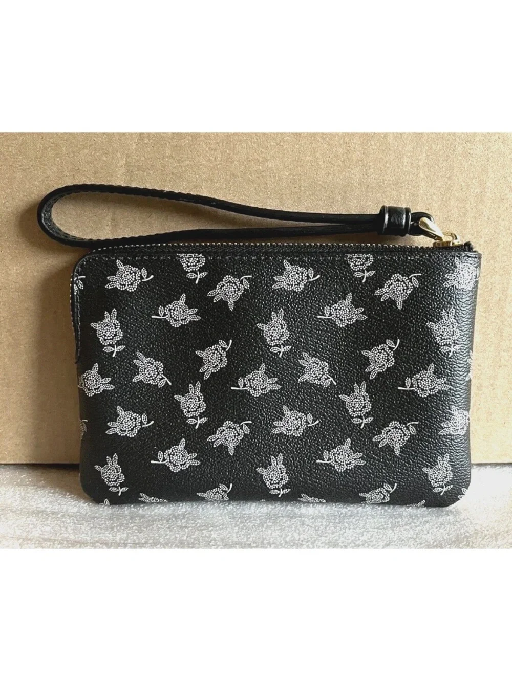 New Coach F39229 Corner Zip Wristlet Floral Print Black Multi